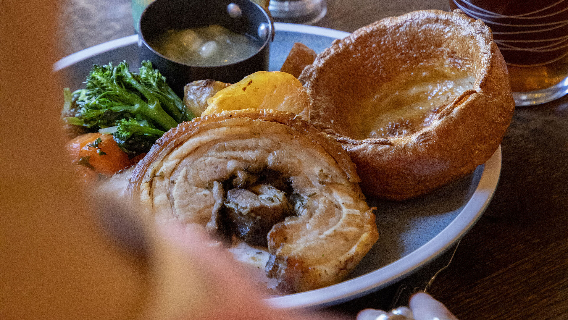 Roast pork with potatoes, vegetables and beer